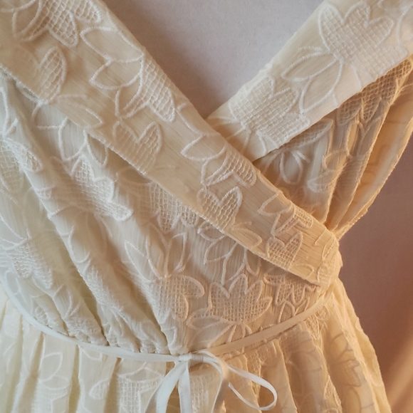 NEW Madewell Ivory Floral Embroidered Wrap Dress - Picture 4 of 16